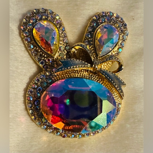 Jewelry - Elegant Multicolor Rhinestone Bunny Brooch Gold